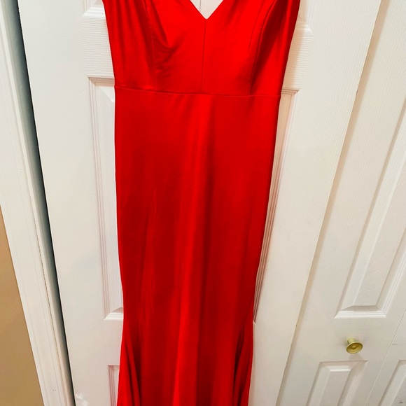 Amoris Red Gown - Picture 7 of 14
